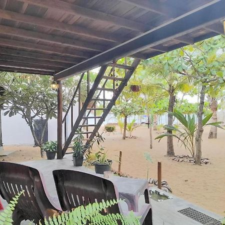 Golden Beach Chalets Arugam Bay Buitenkant foto