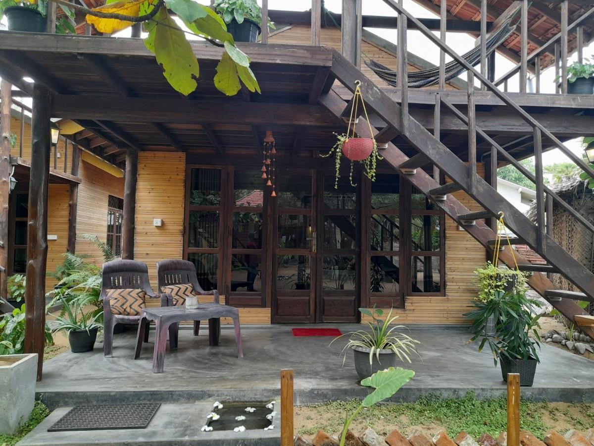 Golden Beach Chalets Arugam Bay Buitenkant foto
