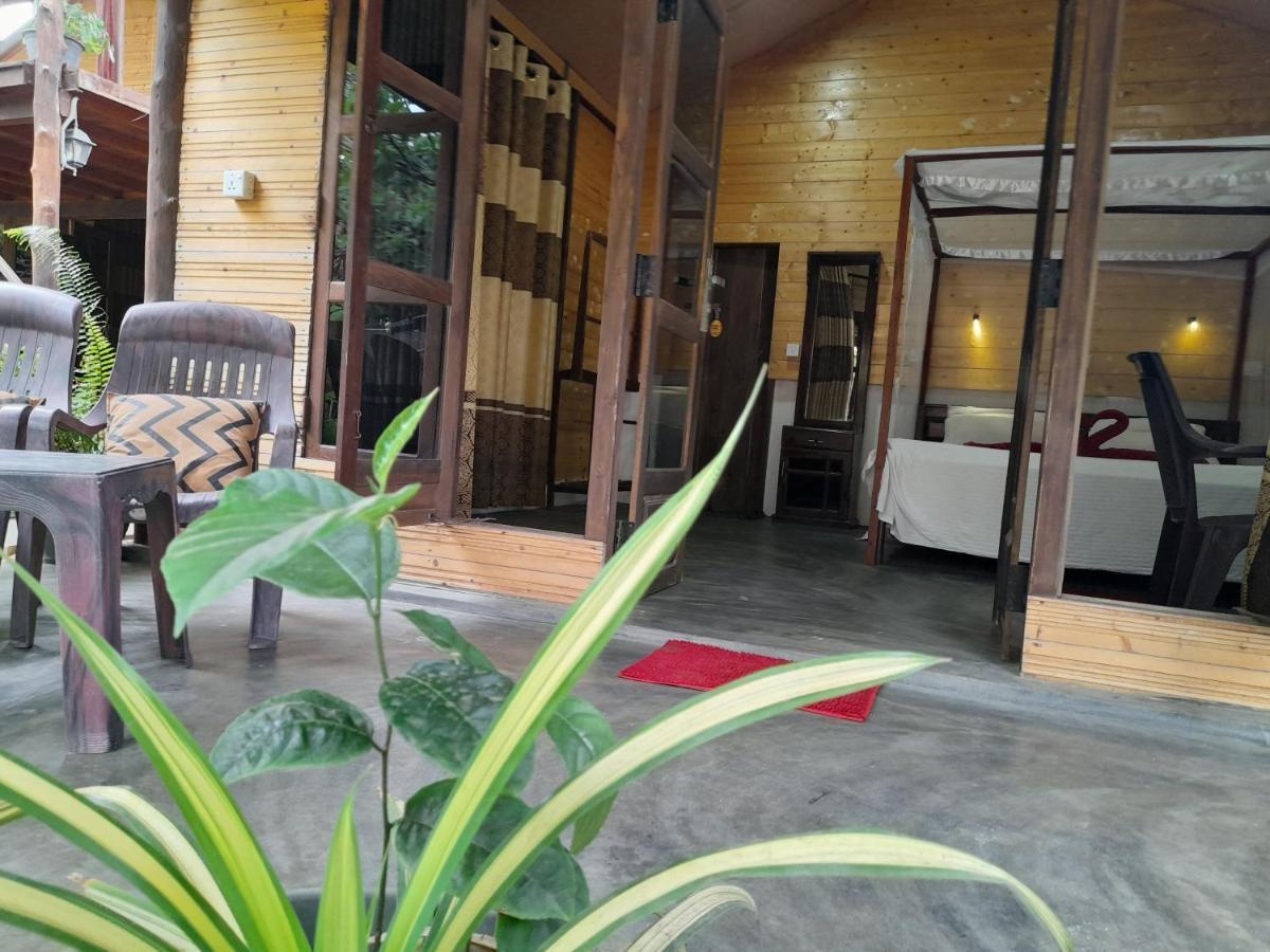 Golden Beach Chalets Arugam Bay Buitenkant foto