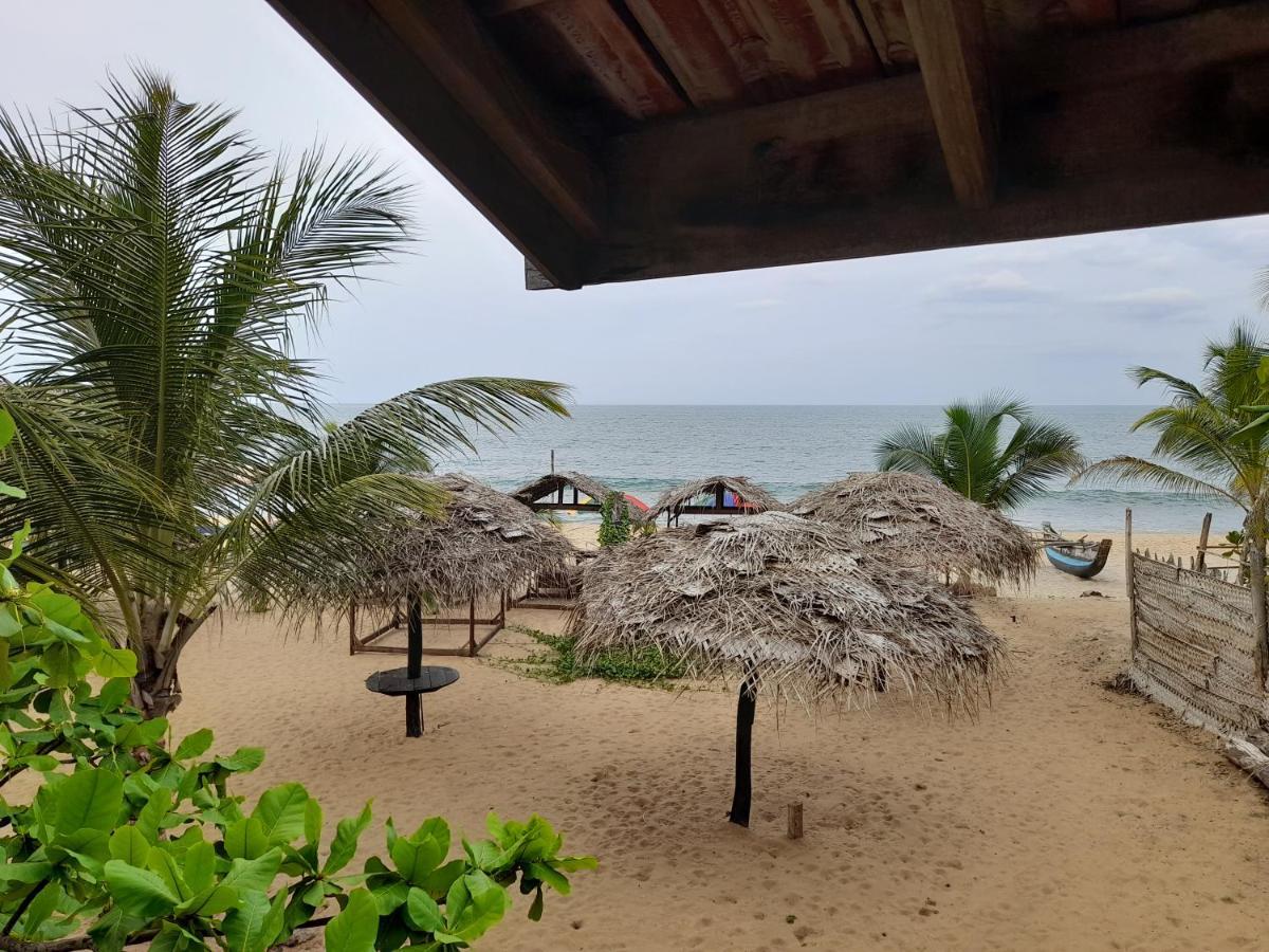 Golden Beach Chalets Arugam Bay Buitenkant foto