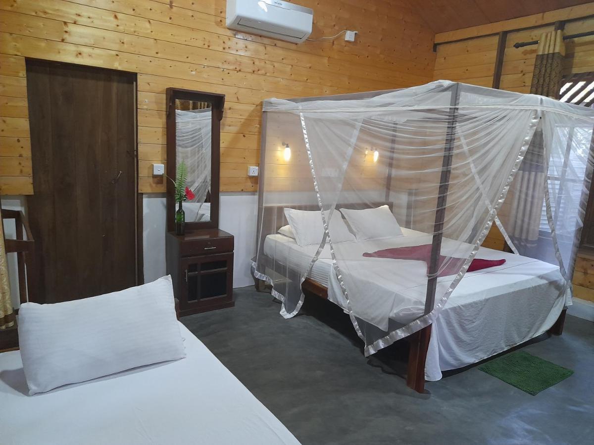 Golden Beach Chalets Arugam Bay Buitenkant foto