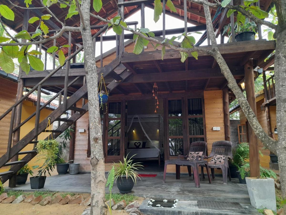 Golden Beach Chalets Arugam Bay Buitenkant foto