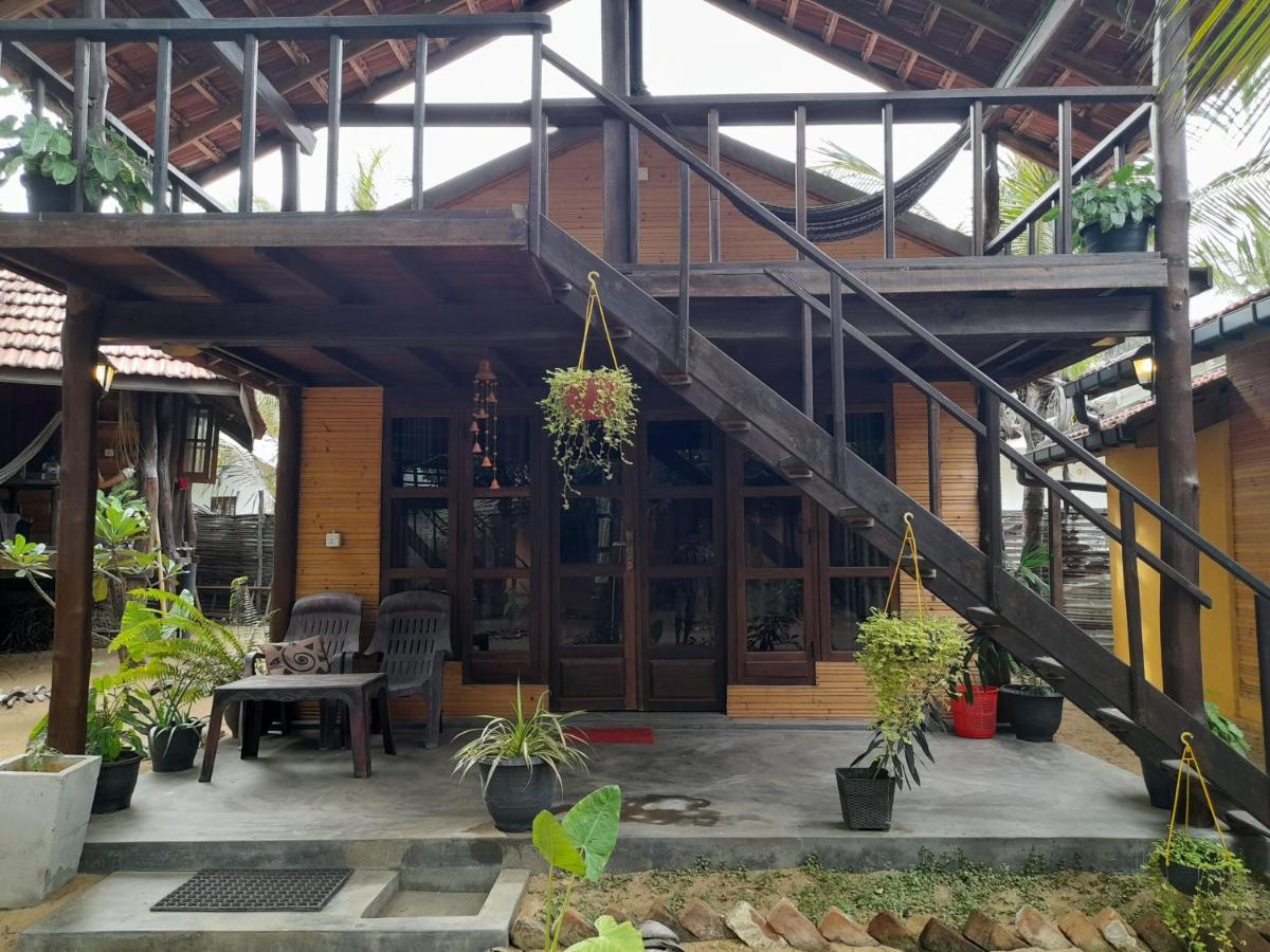 Golden Beach Chalets Arugam Bay Buitenkant foto
