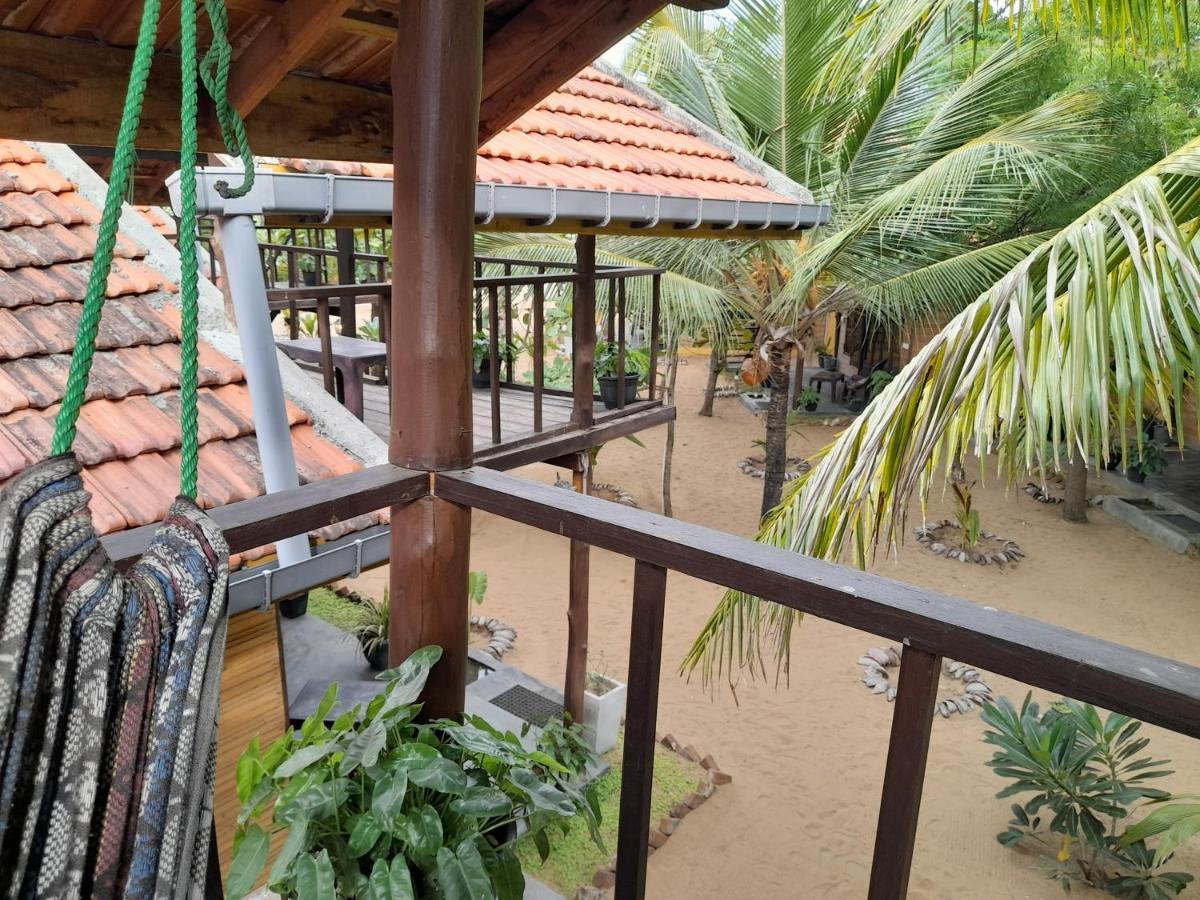 Golden Beach Chalets Arugam Bay Buitenkant foto