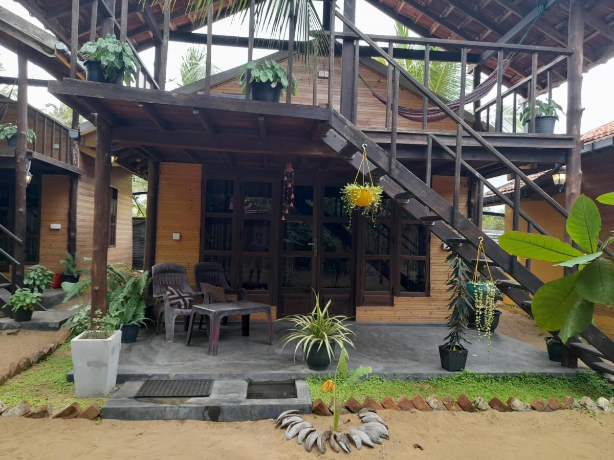 Golden Beach Chalets Arugam Bay Buitenkant foto