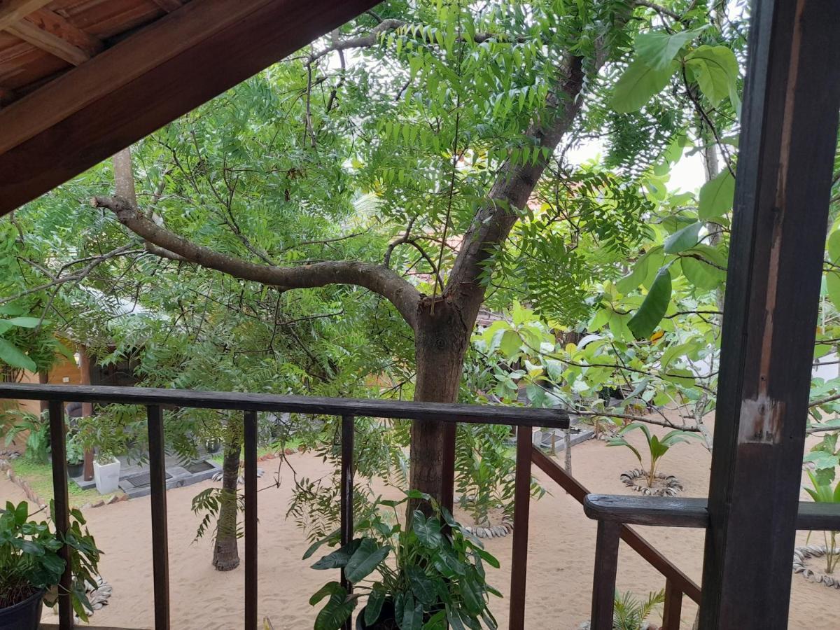 Golden Beach Chalets Arugam Bay Buitenkant foto