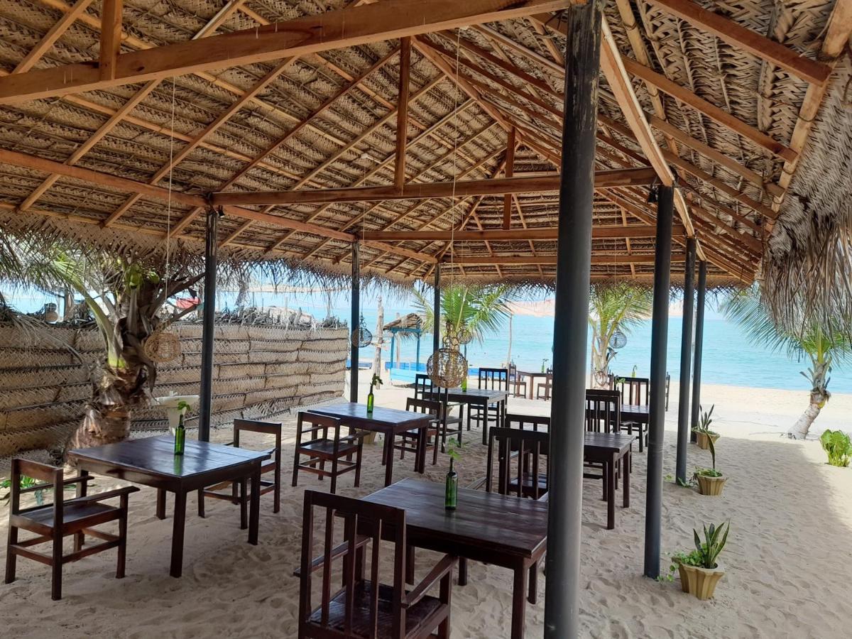 Golden Beach Chalets Arugam Bay Buitenkant foto