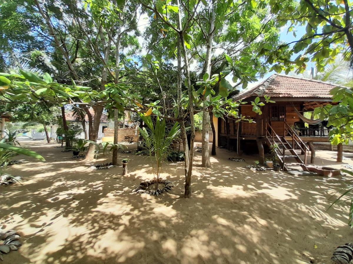 Golden Beach Chalets Arugam Bay Buitenkant foto